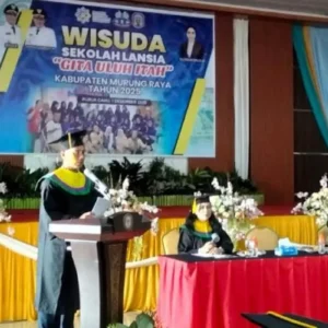 Program Sekolah Lansia Murung Raya Cetak Wisudawan Tangguh dan Berdaya