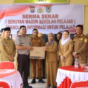 Kolaborasi Forkopimda Wujudkan Digitalisasi Pendidikan,Polres Seruyan Salurkan Bantuan Laptop Ke 10 Sekolah.