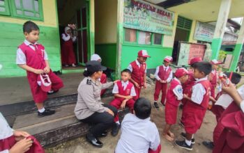 Polres Seruyan Sambang SD Negeri 3 Kuala Pembuang I, Edukasi Keselamatan dan Bahaya Narkoba Melalui SerMa Sekar