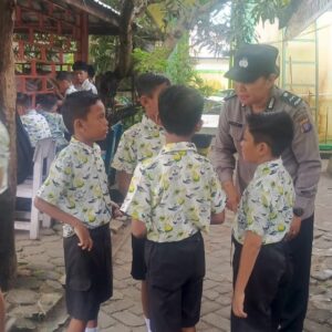 Polisi Sahabat Anak: Sat Binmas Polres Seruyan Sambangi SDN 3 Kuala Pembuang II Lewat Program “SERMA SEKAR”
