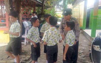 Polisi Sahabat Anak: Sat Binmas Polres Seruyan Sambangi SDN 3 Kuala Pembuang II Lewat Program “SERMA SEKAR”