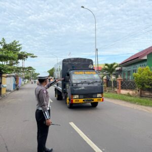 Pastikan Keamanan POLTAR, Satlantas Polres Seruyan Intensifkan Pengaturan Arus Lalu Lintas di Titik Jemput Pelajar