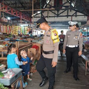 Hadir di Tengah Keramaian,Patroli Presisi Pamapta Polres Seruyan Pastikan Pasar Saik Aman dan Nyama.