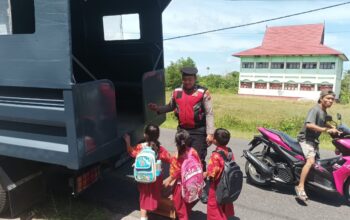 Polres Seruyan Tingkatkan Rasa Aman Pelajar Dengan Rutin Polisi Antar Sekolah.