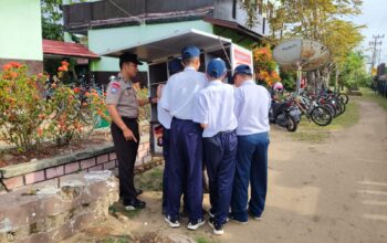 Tumbuhkan Minat Baca Sejak Dini,Program”BAJAKA”Polres Seruyan Sambangi Siswa SMPN 1 Kuala Pembuang.