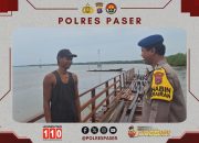 Polres Paser Gelar Patroli Dialogis, Himbauan Keselamatan Berlayar untuk Masyarakat Pesisir