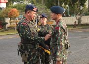 Dansat Brimob Polda Kaltim Pimpin Upacara Penyerahan Jabatan Wadansat dengan Khidmat