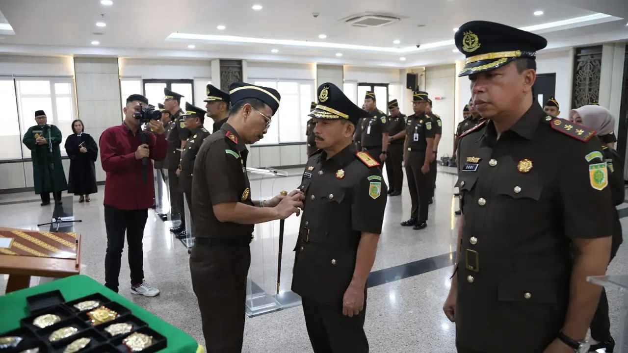 kejati kaltim melakukan pelantikan