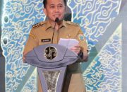 Dirjen Bina Keuangan Daerah Kemendagri Agus Fatoni Terima Penghargaan dan PIN Emas Dari Menteri BUMN