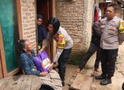 Polri Untuk Masyarakat, Kapolres Pesawaran Bagikan Sembako Kepada Warga Kurang Mampu Secara Door to door