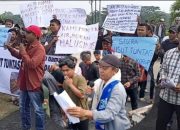 Ratusan Massa Geruduk Kejari Pesawaran, Desak Usut Proyek SPAM 8 Miliar yang Mangkrak