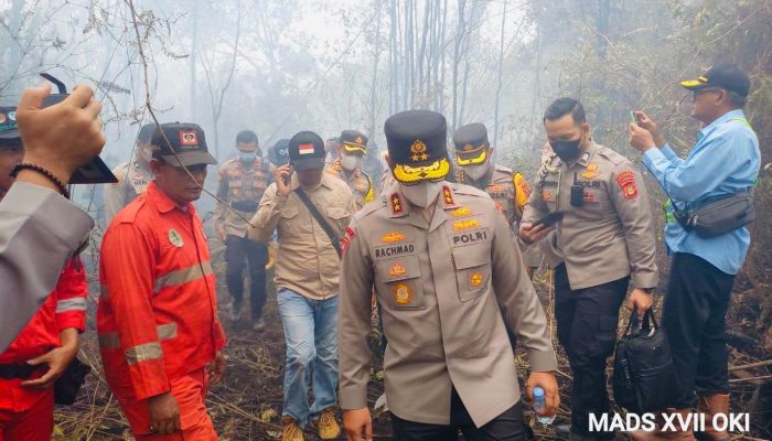 Upaya Gabungan Berjibaku Padamkan Kebakaran Lahan Gambut Seluas 10 Hektar di Lempuing Jaya OKI