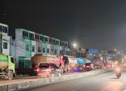 Macet dan Bahaya! Sopir Truk Bertonase Besar Penuhi Bahu Jalan di Banyuasin untuk Hindari Penimbangan