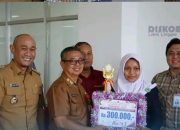 Wali Kota Serahkan Hadiah Kepada Pemenang Lomba CWC 2025
