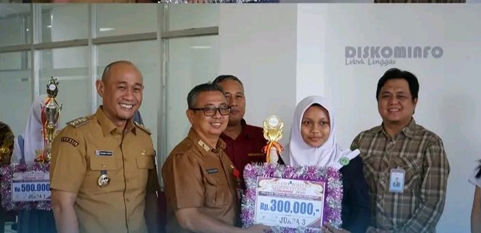 Wali Kota Serahkan Hadiah Kepada Pemenang Lomba CWC 2025