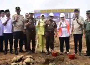 Kepala Kejaksaan Tinggi Dr. Yulianto, SH., MH melakukan kunjungan kerja dan peletakan batu pertama