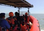 Tim SAR Gabungan Satpol Airud Polres Banyuasin Terus Melakukan Pencarian Nelayan Yang Hilang Tenggelam