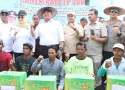 Kapolres Banyuasin Dampingi Bupati Panen Raya IP 200 di Karang Agung Ilir