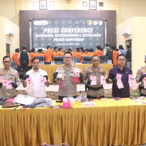 Kapolres banyuasin pimpin press release 44 pelaku tindak pidana di banyuasin berhasil di amankan