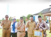 H. Suprayitno Wabup Kabupaten Musi Rawas Pimpin Apel Bersama Penyerahan Bingkisan Bagi ASN Memasuki Purna Tugas