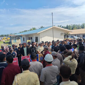 Petani Plasma Gelar Aksi Tutup Kantor PT. SIP, Tuntut Penyelesaian Hak dan Kerja Sama Diputus