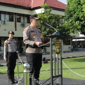 Upacara ini dipimpin oleh Wakapolres Lubuk Linggau, Kompol M. Syamsul