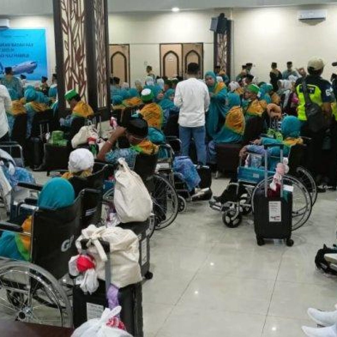 Seorang Jamaah Lansia Kloter 15 Asal Bone Tertunda Berangkat Haji