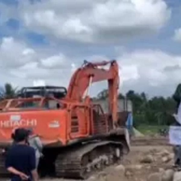 Warga Rilau Ale Bulukumba Beramai-ramai Hentikan Penambangan Liar di Sungai Balantieng
