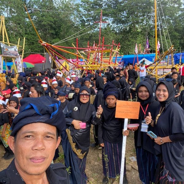 Tampil Di Karnaval, UPT SDN 115 Balagana Rebut Perhatian Penonton di Perkemahan Kwartir Kajang