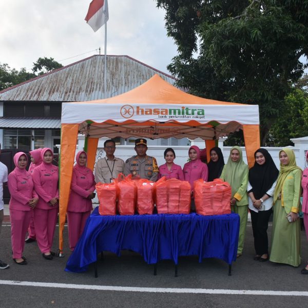 300 Paket Takjil Dibagikan Ke Pengendara dan Tukang Becak