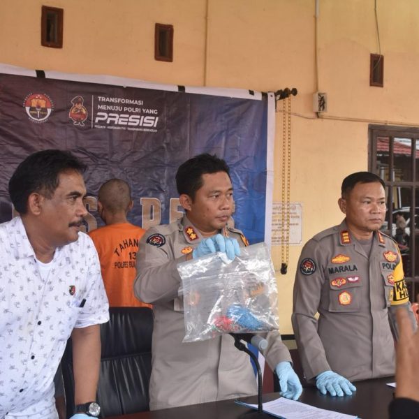 Kapolres Bulukumba Pimpin Konferensi Pers Penganiayaan Dengan Pisau Dapur di Bulukumba