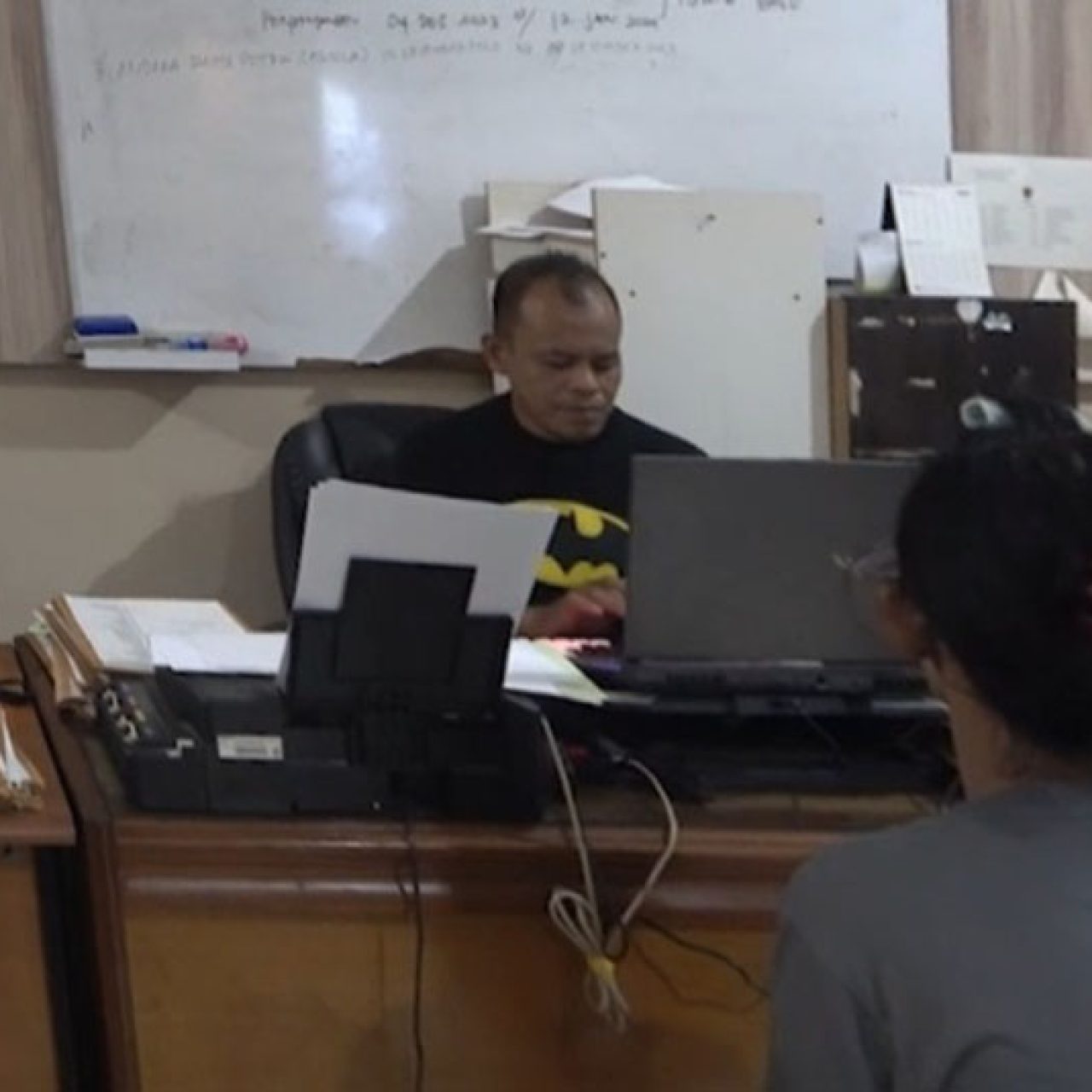 Viral 2 Waria Diamankan Polisi di Makassar Lantaran Goyang Tak Senonoh di Hadapan Anak-anak