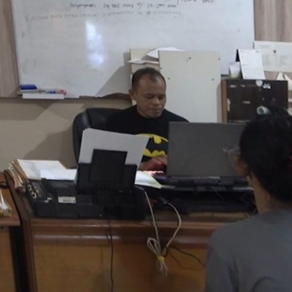 Viral 2 Waria Diamankan Polisi di Makassar Lantaran Goyang Tak Senonoh di Hadapan Anak-anak