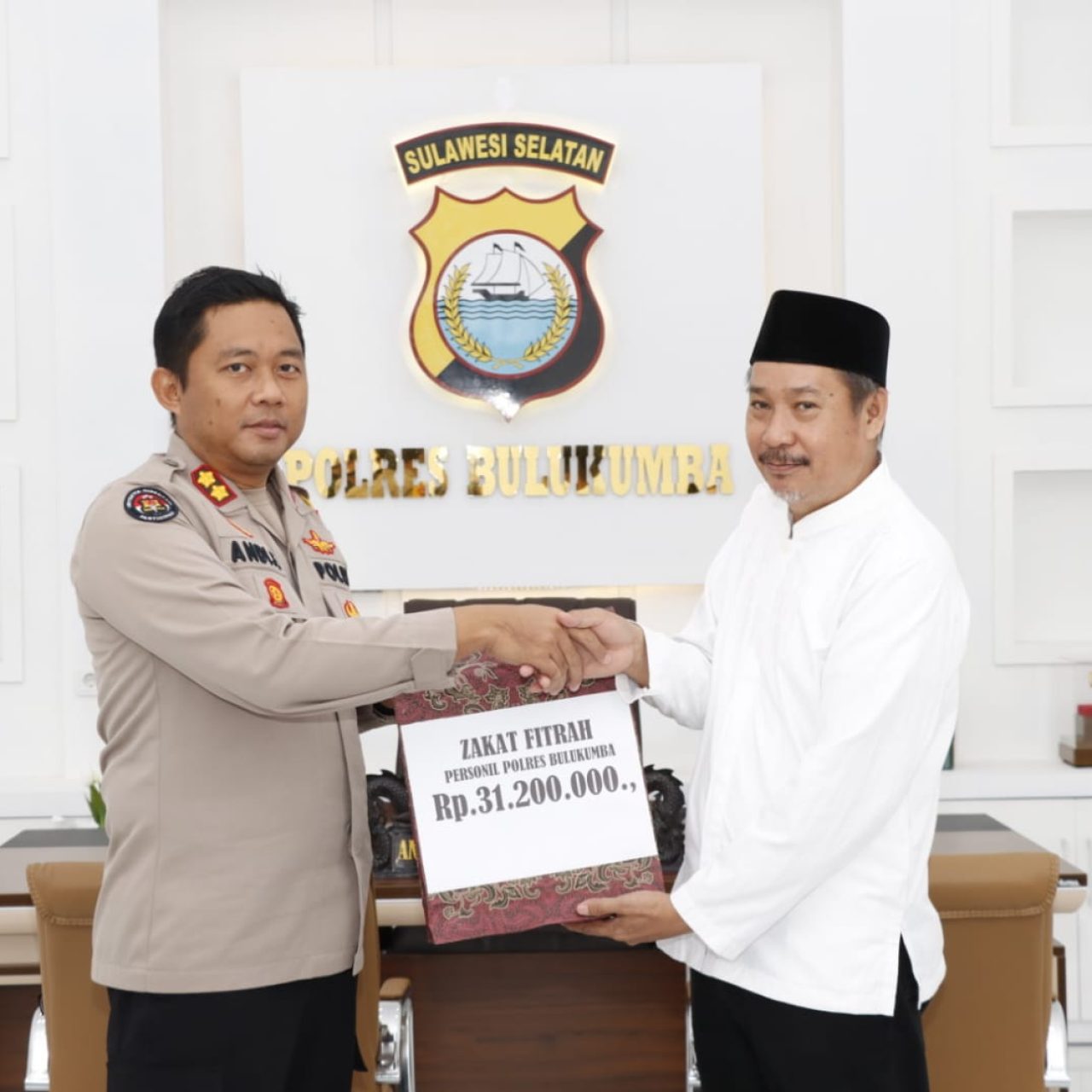 Polres Bulukumba Serahkan Zakat Fitra Ke Baznas Bulukumba