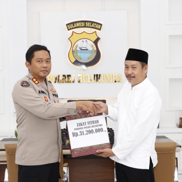Polres Bulukumba Serahkan Zakat Fitra Ke Baznas Bulukumba