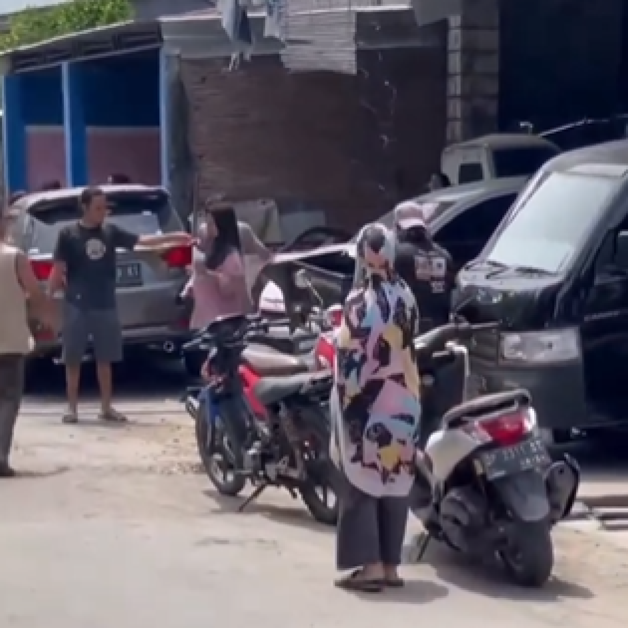 Geger Warga Pinrang Nekat Bakar Diri Menggunakan Bensin