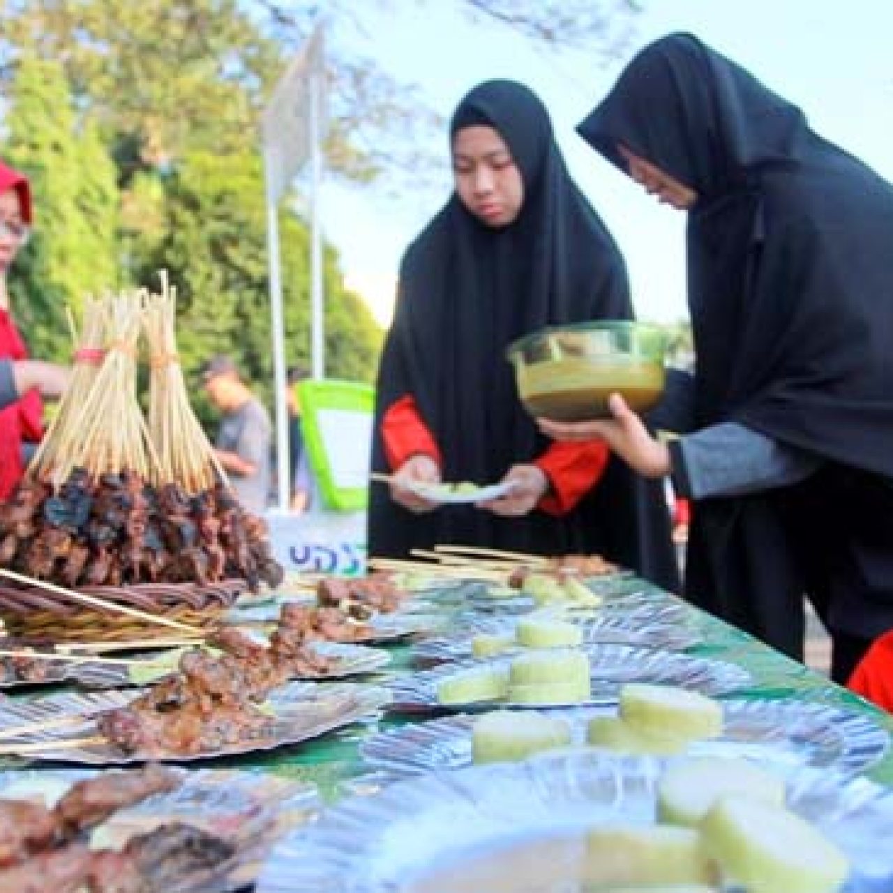Sejenak Merenung Makna Hari Raya Idul Adha Sambil Menikmati Sate Hewan Qurban
