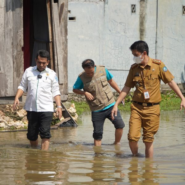 BAZNAS, Dinsos dan Dinkes Kunjungi Pak Tola yang Sedang Terbaring Sakit