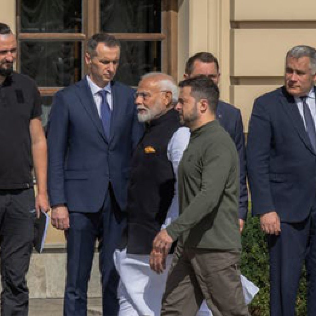 Narendra Modi mendesak Zelensky untuk mengadakan pembicaraan dengan Rusia untuk mengakhiri perang