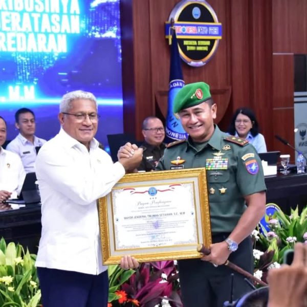 Aktif Dalam Pemberantasan Narkotika, Pangdam Tanjungpura Terima Penghargaan Dari BNN RI