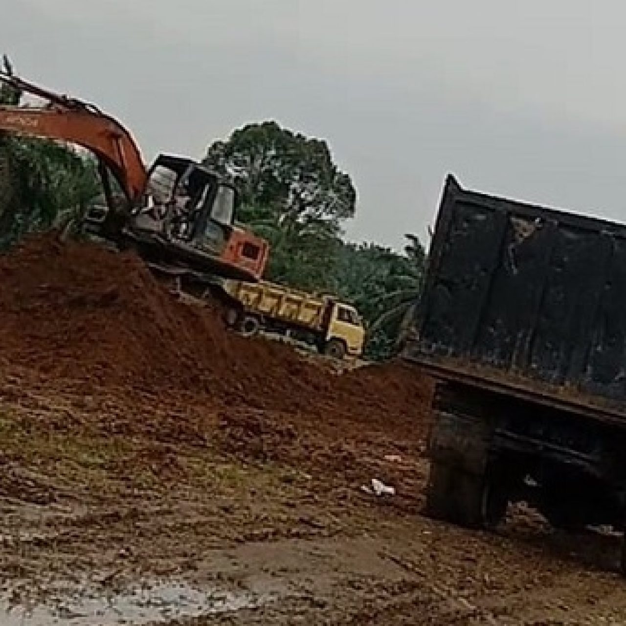 Pembangunan Pabrik Sawit di Simalungun Bermasalah, Mulai Dugaan Penggunaan Solar Subsidi,Tambang Pasir Ilegal, Hingga Ditolak Masyarakat Lokal