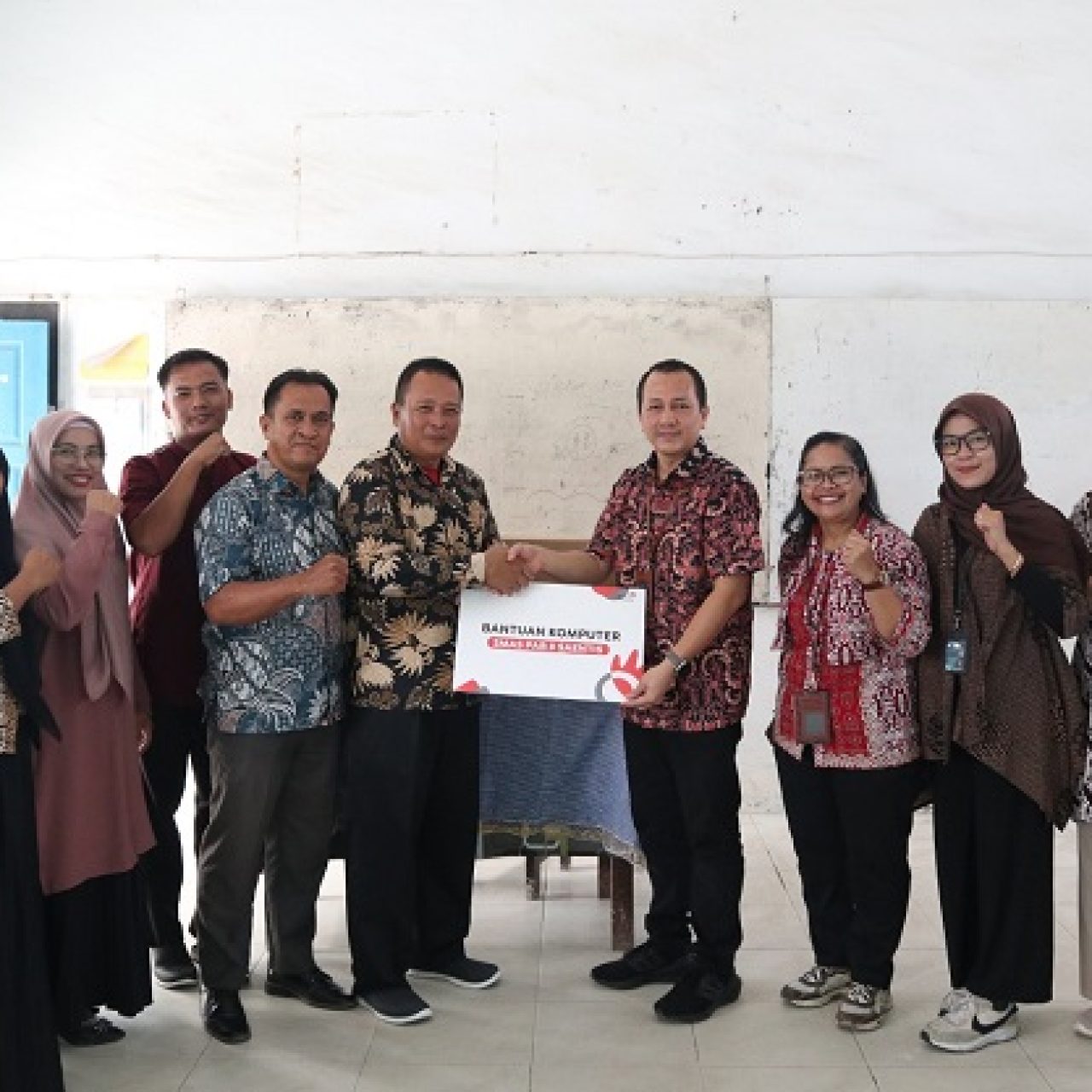 Dukung Digitalisasi Pendidikan di SMAS PAB 8 Saentis, Telkom Beri Bantuan Komputer