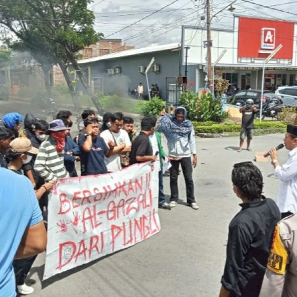 Mahasiswa Al-Gazali Bulukumba Demonstrasi Tuntut Pimpinan Kampus Dicopot karena Diduga Lakukan Pungli
