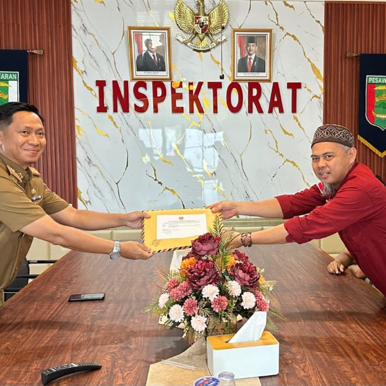 DANA DESA DI KORUPSI, AMP SERAHKAN BUKTI PENYIMPANGAN KE INSPEKTORAT