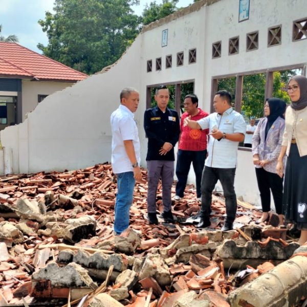Aula Kantor Kecamatan Tegineneng Kabupaten Pesawaran Ambruk, DPRD Komisi III  Melakukan Kroscek ke Lokasi