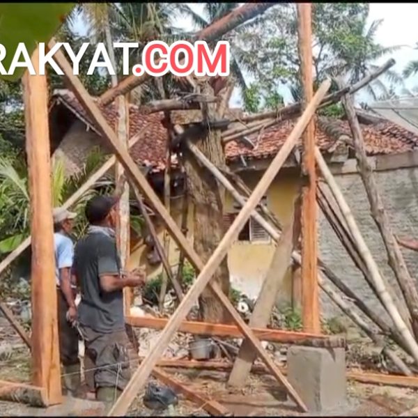 Pemerintah Desa Tanjung Rejo Adakan Bakti Sosial Membuat Tempat Tinggal Untuk Warga Tunawisma