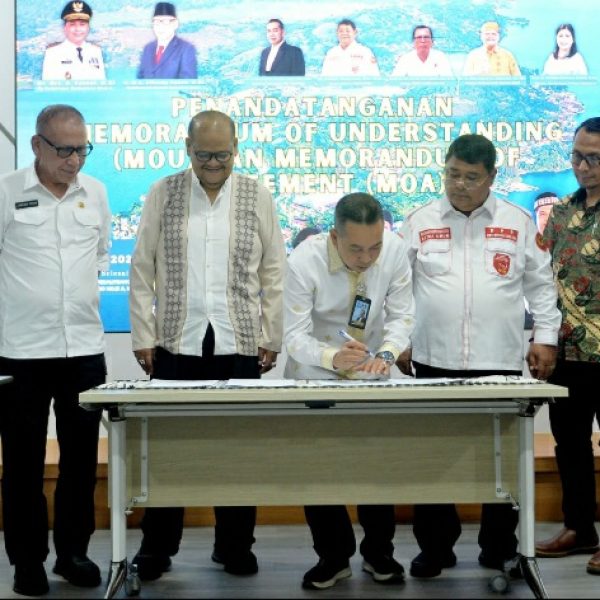 Pj Sekdaprov Sumut Saksikan Penandatanganan Kerja Sama dan Kesepahaman Toba Caldera UGG