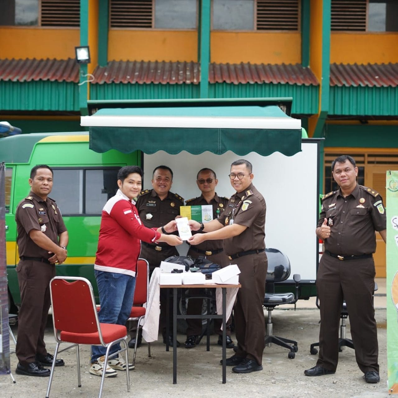 Kejati Kaltim Kenalkan Hukum Kepada Masyarakat Melalui Program Jaksa Menjawab  ( OM JAK)