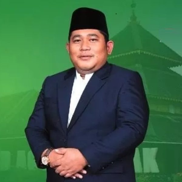 H. Zayinul Fata Ketua DPRD Demak Bagikan Bingkisan Sembako untuk Korban Banjir