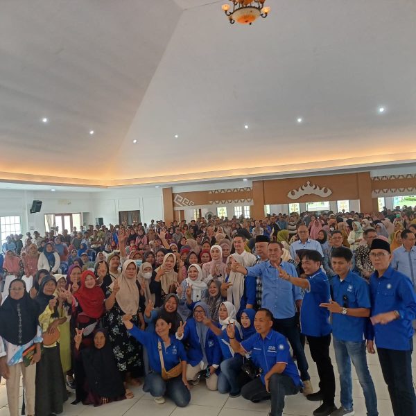 Putri Zulkifli Hasan Anggota DPR RI Fraksi Partai Amanat Nasional (PAN) Adakan Kundapil di Pesawaran